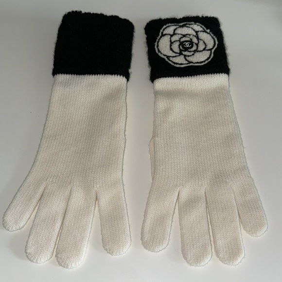 NWT Chanel 100% Cashmere Mittens - Picture 4 of 5